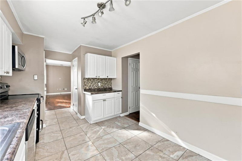 Photo 8 of 25 residential for sale in Chesapeake virginia
