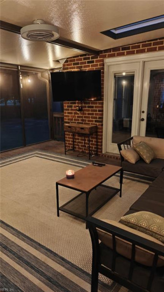 Photo 15 of 42 residential for sale in Chesapeake virginia