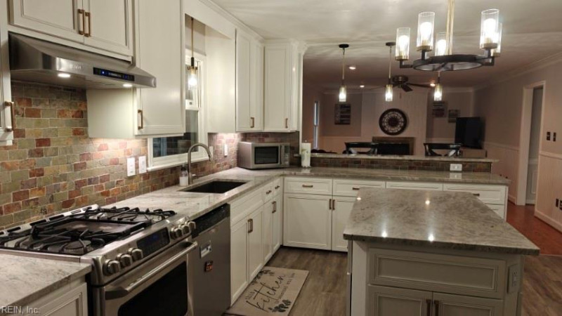 Photo 4 of 42 residential for sale in Chesapeake virginia
