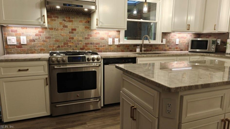 Photo 5 of 42 residential for sale in Chesapeake virginia
