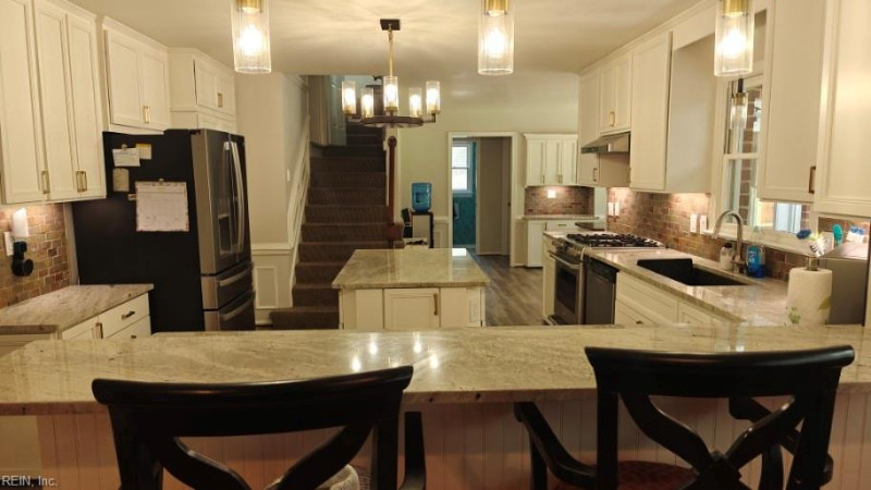 Photo 7 of 42 residential for sale in Chesapeake virginia