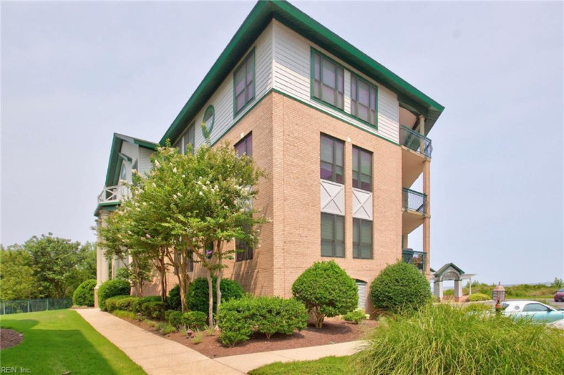 Photo 3 of 49 residential for sale in Virginia Beach virginia