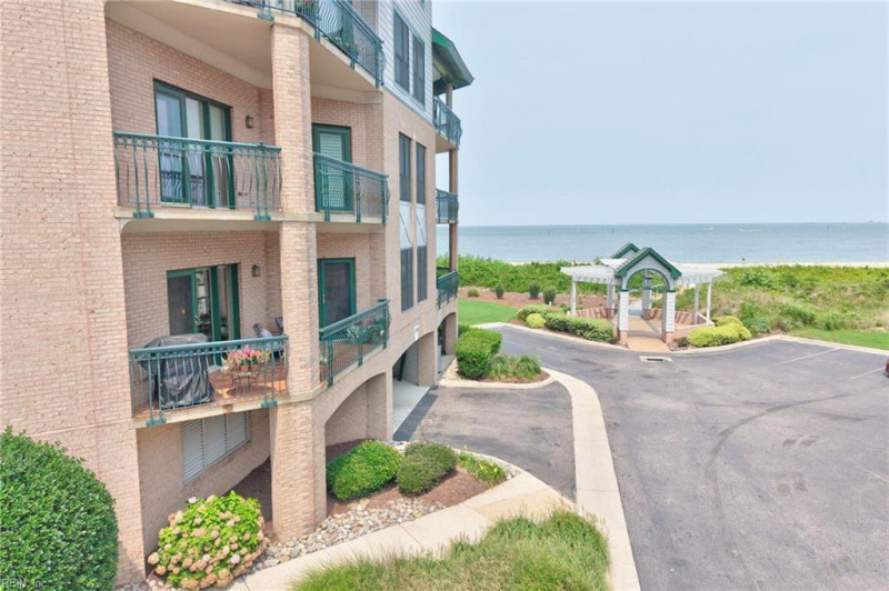 Photo 4 of 49 residential for sale in Virginia Beach virginia