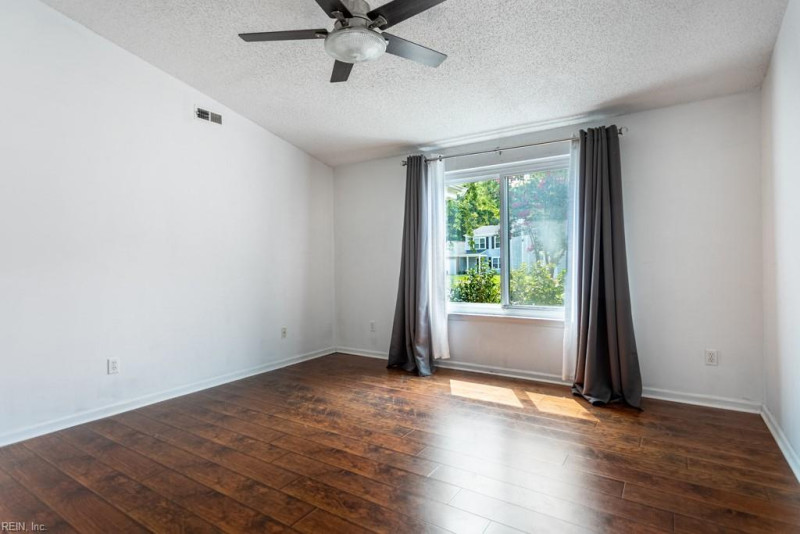 Photo 18 of 45 residential for sale in Newport News virginia