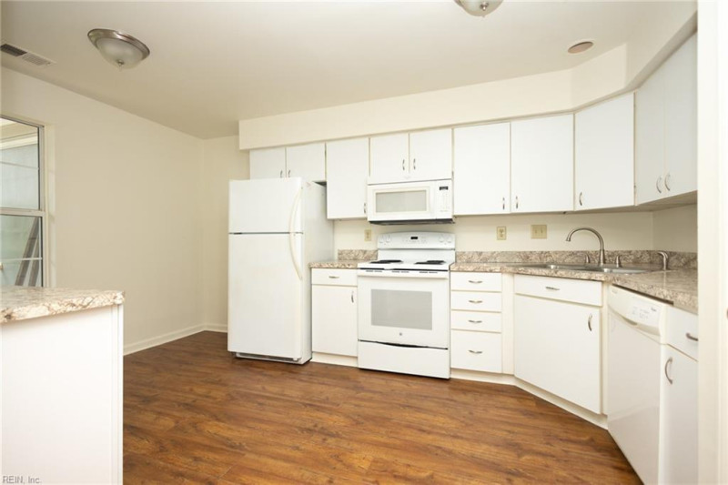 Photo 10 of 25 residential for sale in Chesapeake virginia