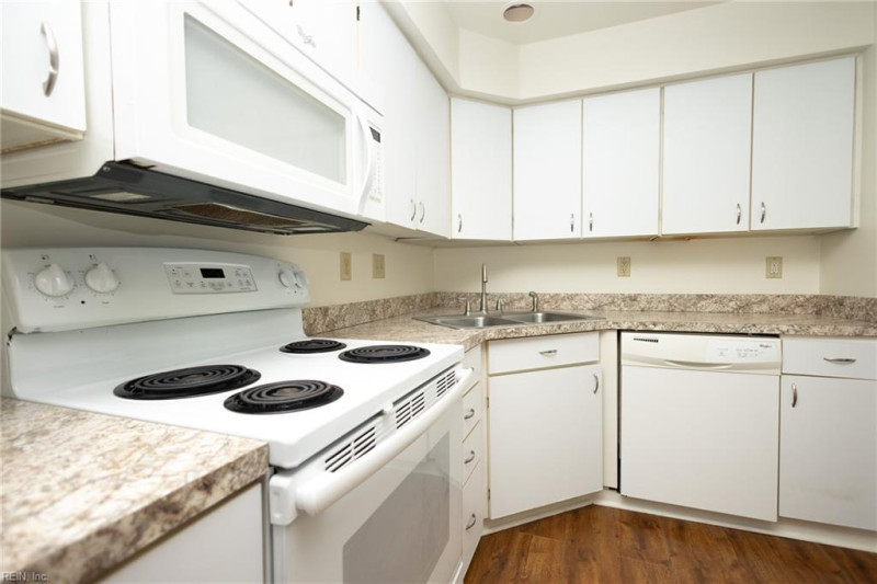 Photo 12 of 25 residential for sale in Chesapeake virginia