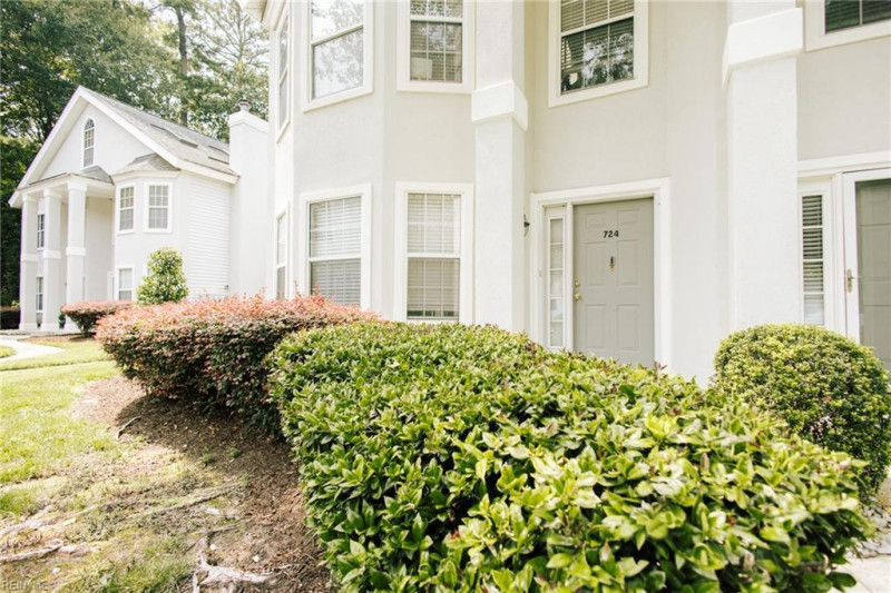 Photo 3 of 25 residential for sale in Chesapeake virginia