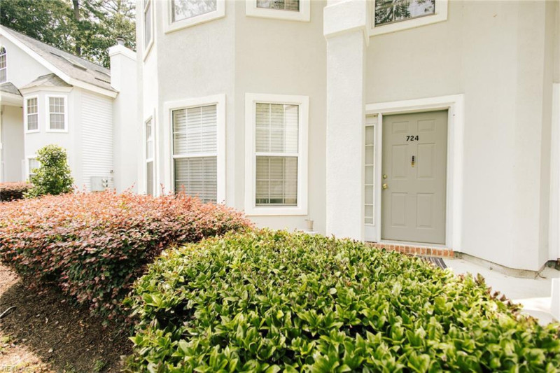Photo 4 of 25 residential for sale in Chesapeake virginia