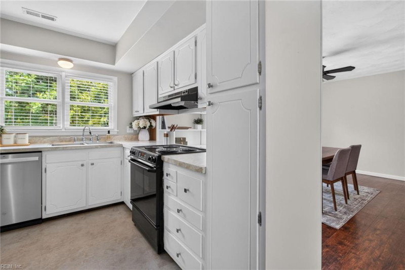 Photo 17 of 49 residential for sale in Virginia Beach virginia