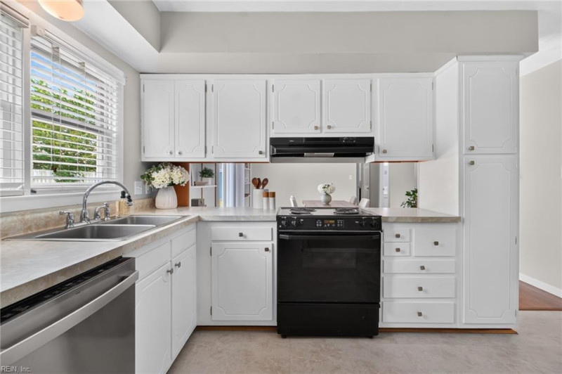 Photo 18 of 49 residential for sale in Virginia Beach virginia