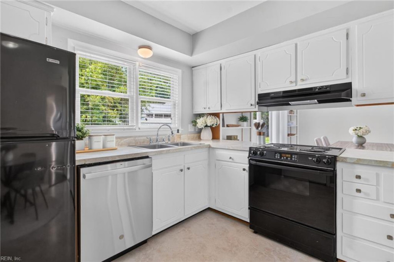 Photo 19 of 49 residential for sale in Virginia Beach virginia