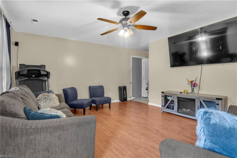Photo 2 of 10 residential for sale in Chesapeake virginia