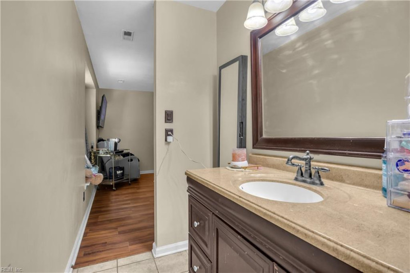 Photo 3 of 10 residential for sale in Chesapeake virginia