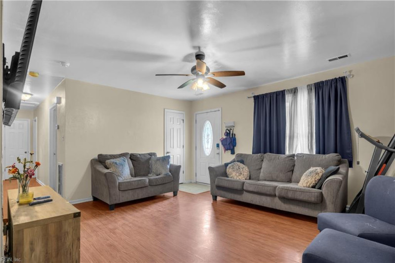 Photo 4 of 10 residential for sale in Chesapeake virginia