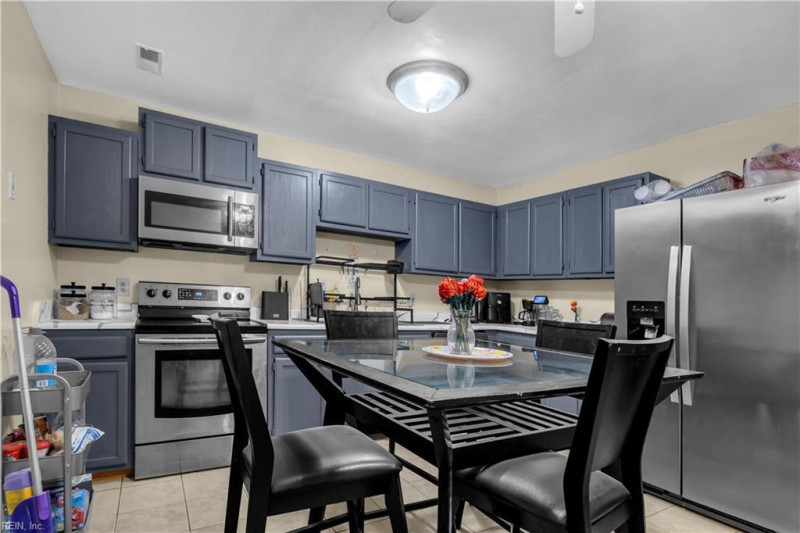 Photo 7 of 10 residential for sale in Chesapeake virginia