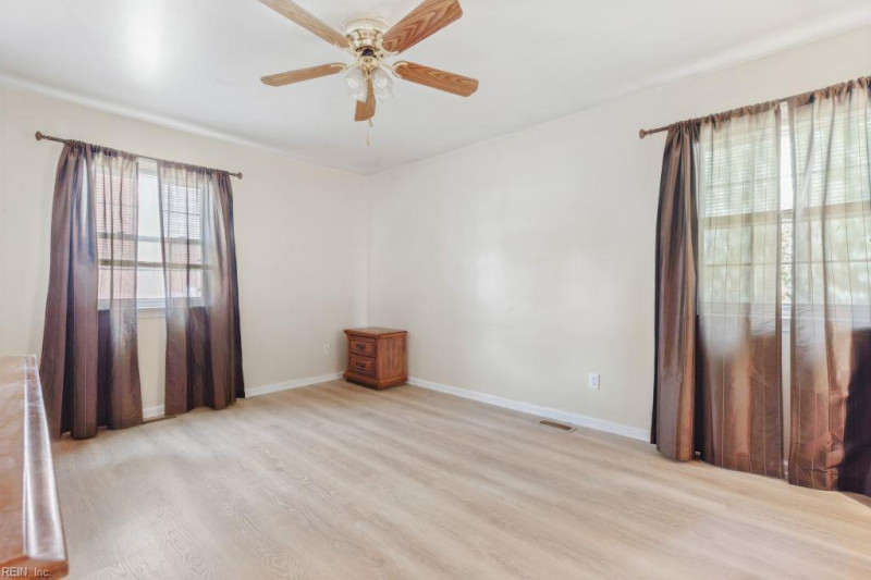 Photo 18 of 39 residential for sale in Newport News virginia