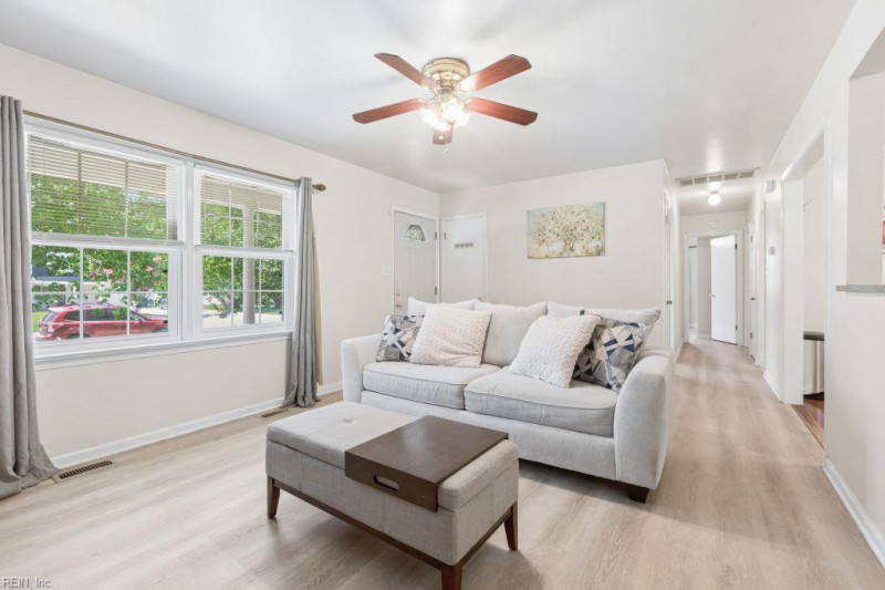 Photo 4 of 39 residential for sale in Newport News virginia