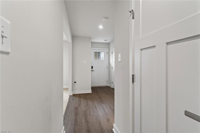 Photo 4 of 30 residential for sale in Poquoson virginia
