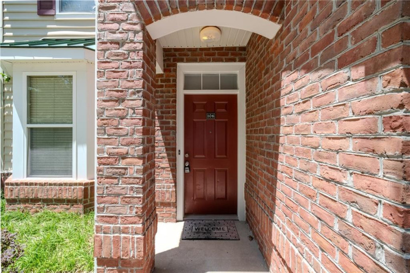 Photo 4 of 31 residential for sale in Newport News virginia