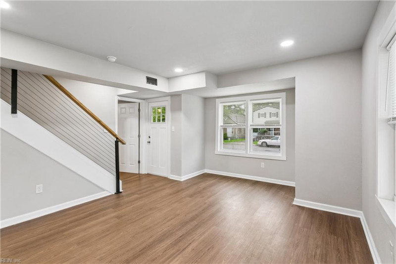Photo 4 of 37 residential for sale in Newport News virginia