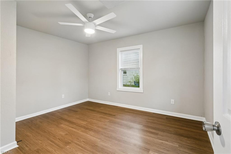 Photo 8 of 37 residential for sale in Newport News virginia