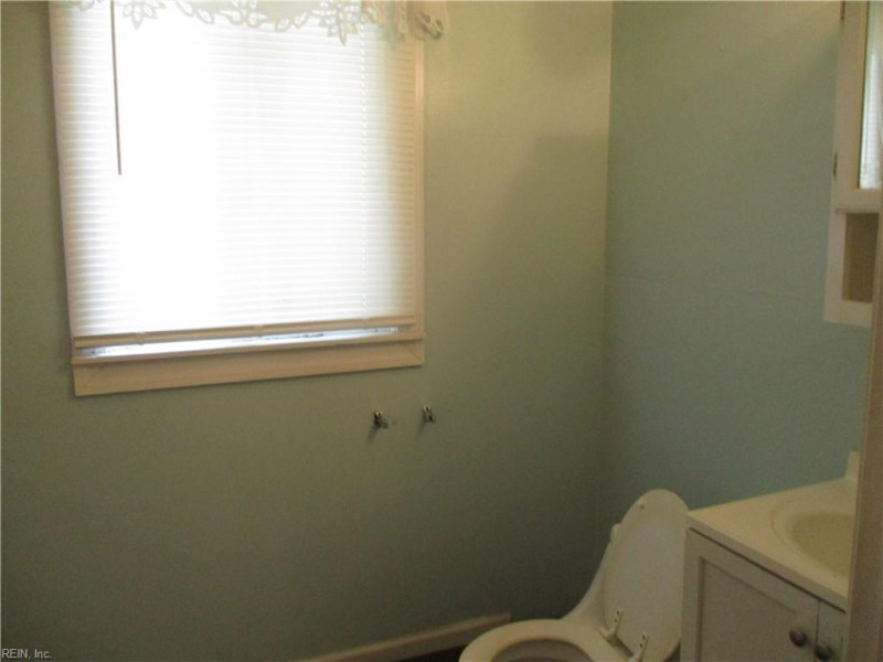 Photo 12 of 27 residential for sale in Portsmouth virginia