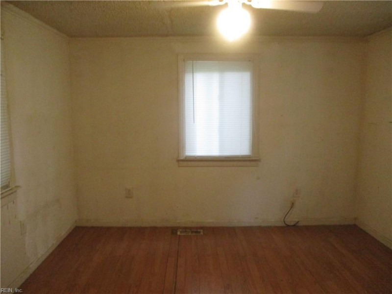Photo 13 of 27 residential for sale in Portsmouth virginia