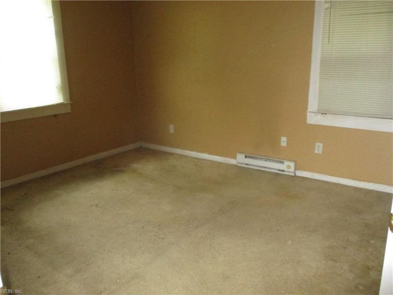 Photo 16 of 27 residential for sale in Portsmouth virginia