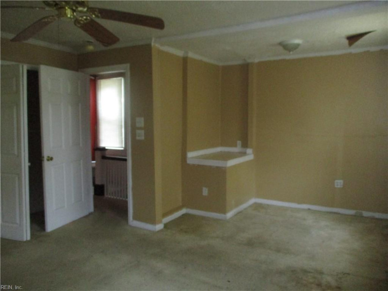 Photo 19 of 27 residential for sale in Portsmouth virginia