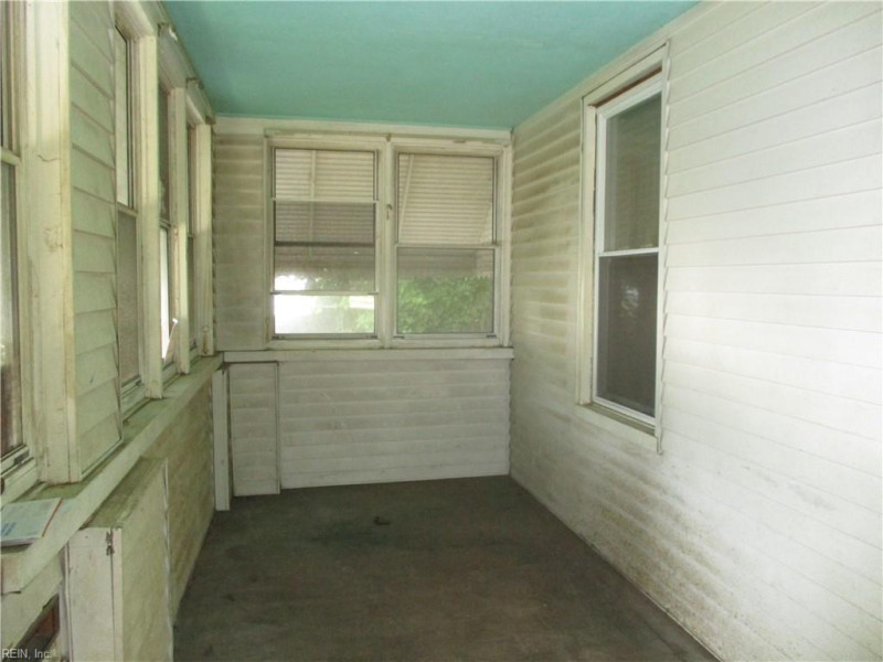 Photo 3 of 27 residential for sale in Portsmouth virginia