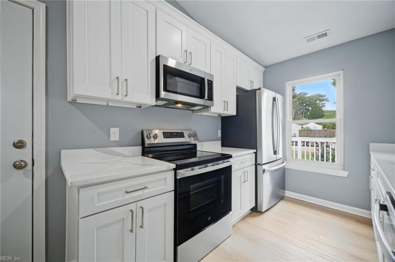 Photo 10 of 33 residential for sale in Virginia Beach virginia