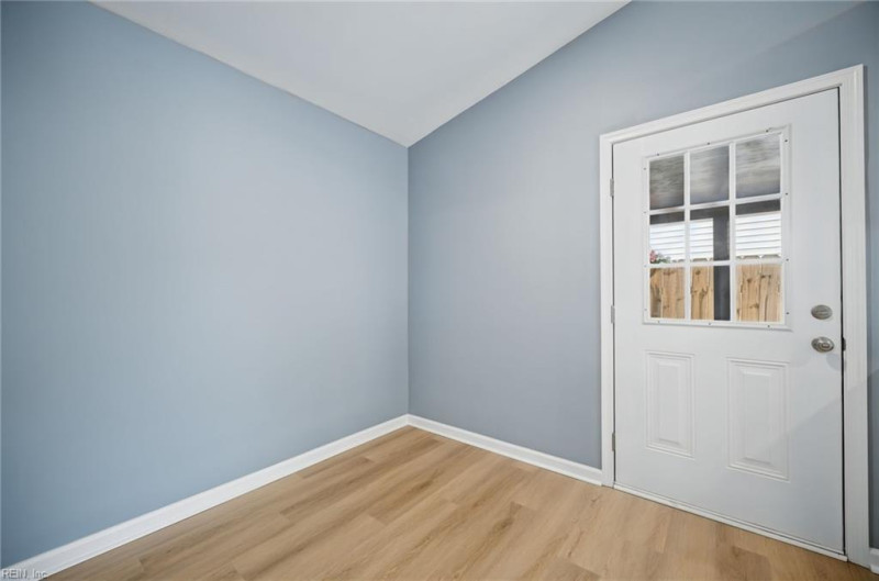 Photo 12 of 33 residential for sale in Virginia Beach virginia