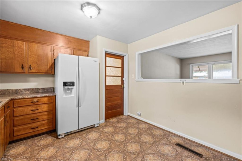 Photo 13 of 41 residential for sale in Chesapeake virginia