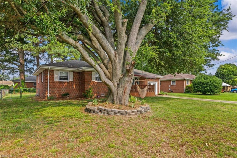 Photo 2 of 41 residential for sale in Chesapeake virginia