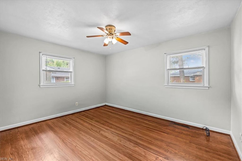 Photo 21 of 41 residential for sale in Chesapeake virginia