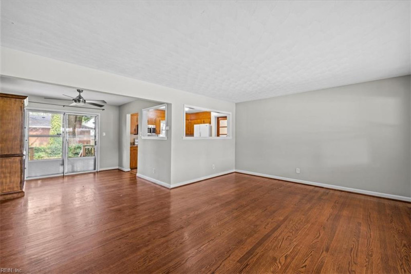 Photo 8 of 41 residential for sale in Chesapeake virginia