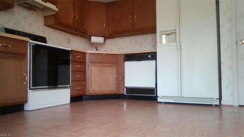 Photo 13 of 30 residential for sale in Virginia Beach virginia
