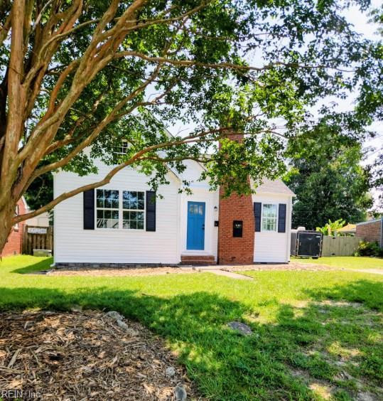 Photo 2 of 14 residential for sale in Chesapeake virginia