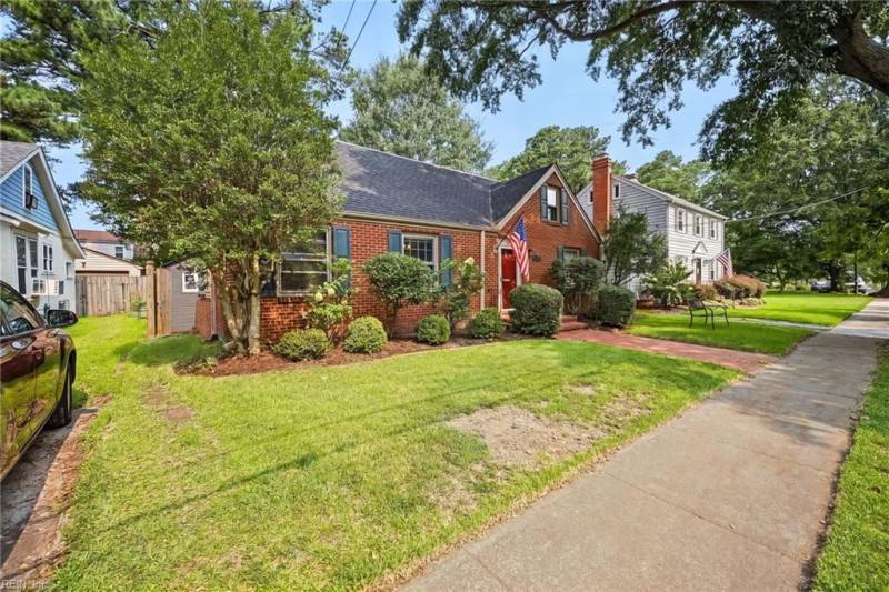 Photo 3 of 46 residential for sale in Norfolk virginia