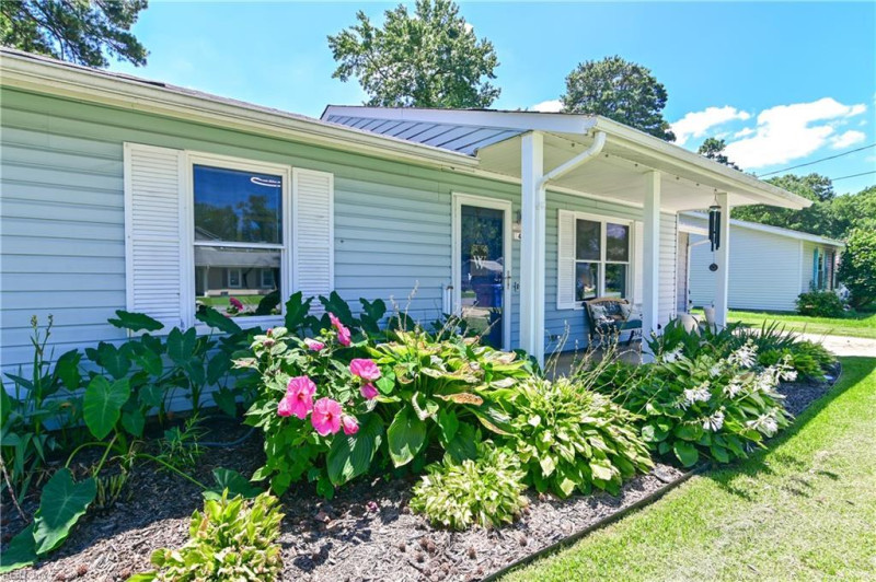 Photo 3 of 37 residential for sale in Chesapeake virginia