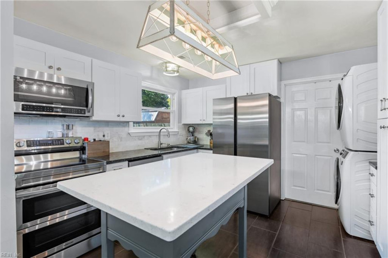 Photo 9 of 37 residential for sale in Chesapeake virginia