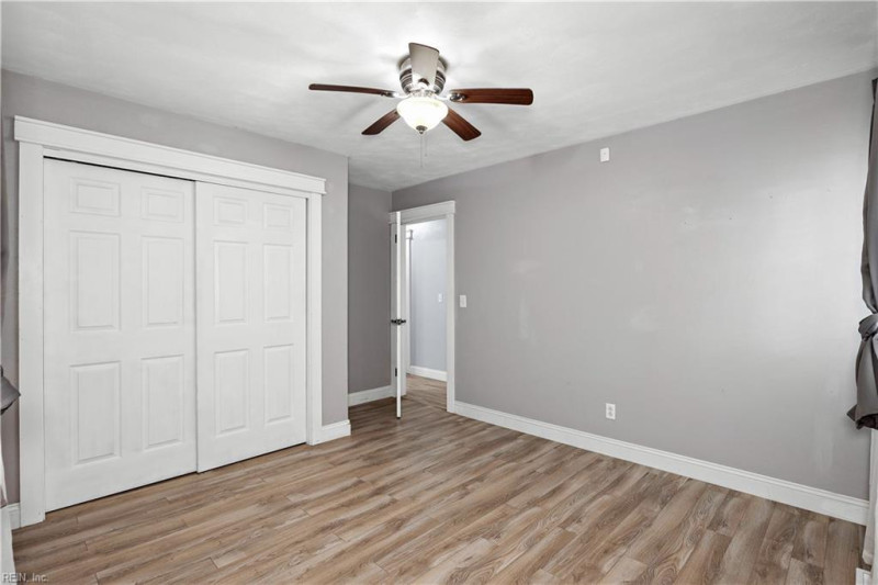 Photo 17 of 26 residential for sale in Chesapeake virginia