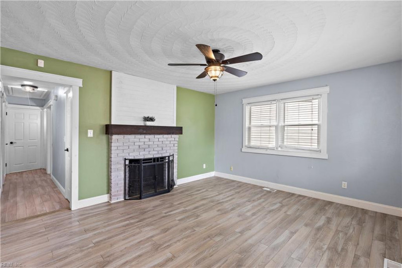 Photo 7 of 26 residential for sale in Chesapeake virginia