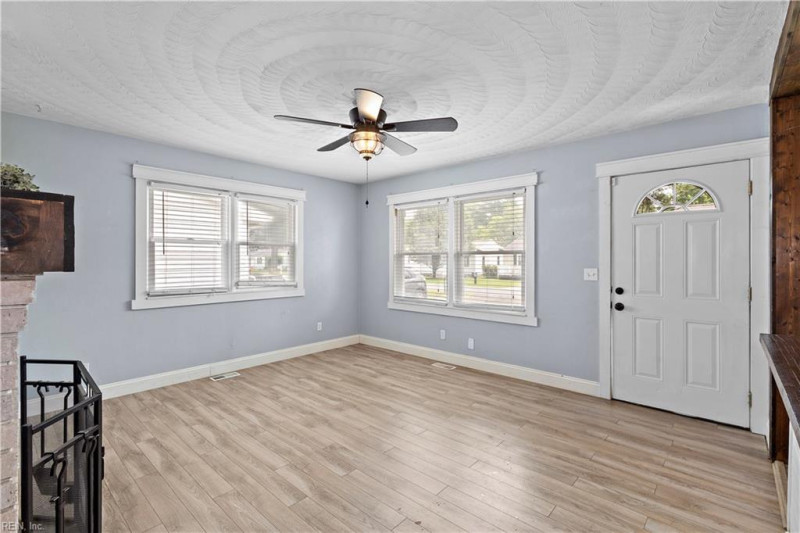 Photo 8 of 26 residential for sale in Chesapeake virginia