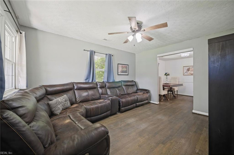 Photo 12 of 29 residential for sale in Chesapeake virginia