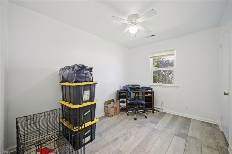 Photo 15 of 29 residential for sale in Chesapeake virginia
