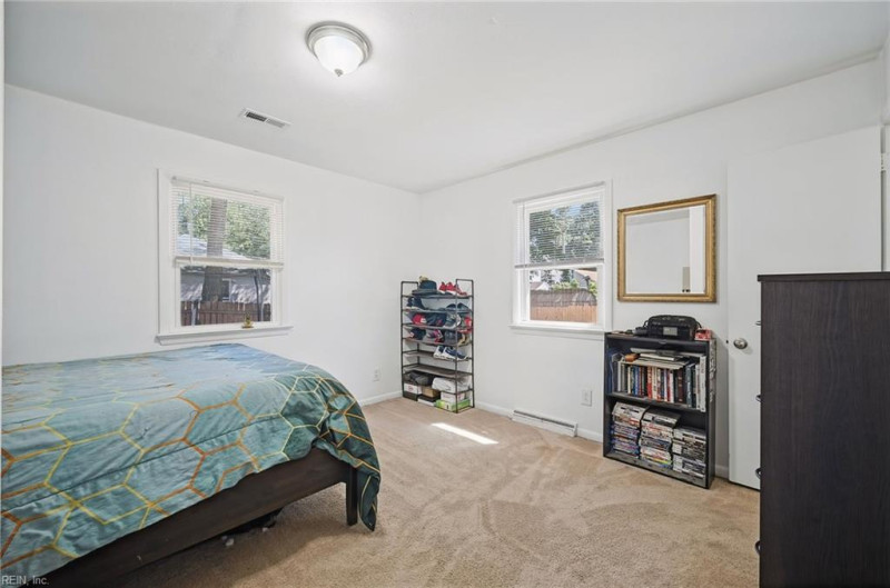Photo 17 of 29 residential for sale in Chesapeake virginia