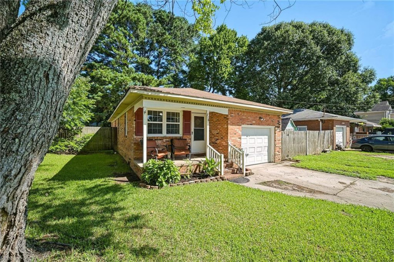 Photo 2 of 29 residential for sale in Chesapeake virginia