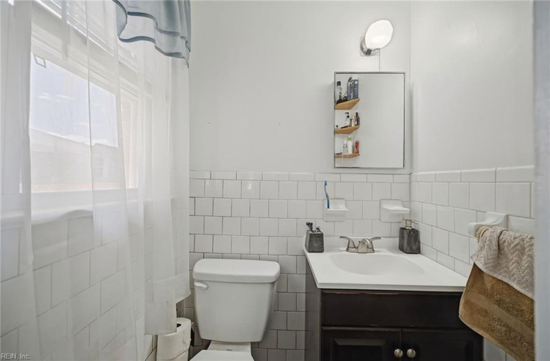 Photo 20 of 29 residential for sale in Chesapeake virginia