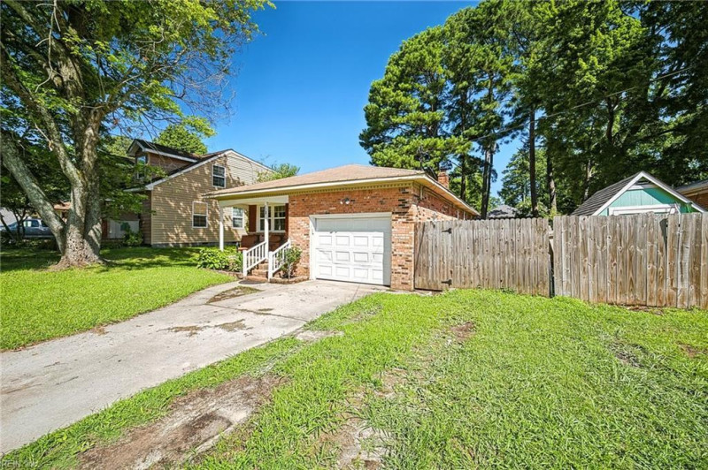 Photo 3 of 29 residential for sale in Chesapeake virginia